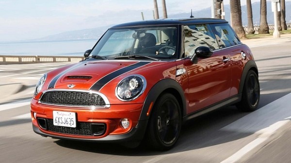 На рендере показали пятидверный Mini Cooper следующего поколения На рендере показали пятидверный Mini Cooper следующего поколения