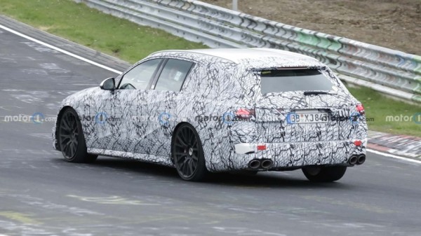 На трассе Нюрбургринг замечен прототип "заряженного" Mercedes-AMG E53 