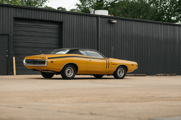 Редкий Dodge Charger 1971 с мотором V8 Hemi выставлен на аукцион