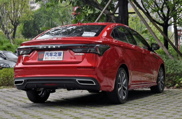 Российские дилеры начали продавать седаны Omoda S5 Российские дилеры начали продавать седаны Omoda S5