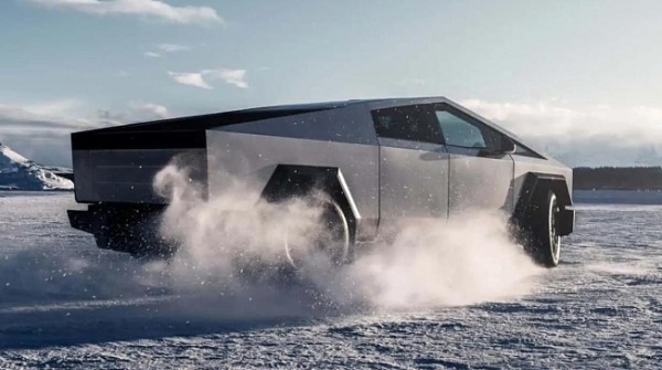 В этом тесте, шины сравниваются по уровню сцепления с мокрой/сухой дорогой В этом тесте, шины сравниваются по уровню сцепления с мокрой/сухой дорогой