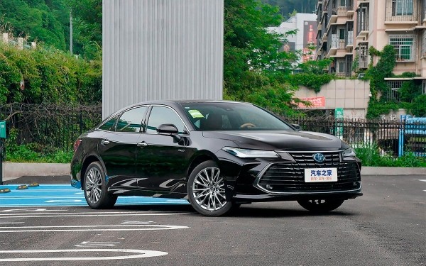 В России дилеры пересмотрели ценообразование на автомашины Toyota Avalon и Camry 
