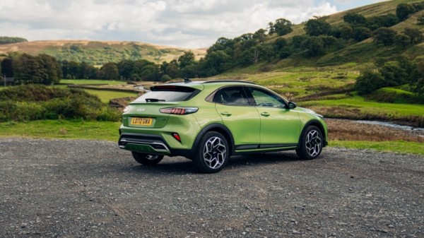 В России для покупки доступен новый кроссовер KIA XCeed 2023 года стоимостью в 2,8 млн рублей