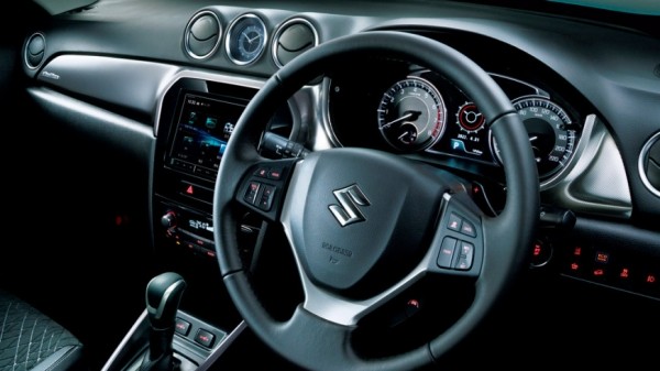 В России стартовали продажи праворульного кроссовера Suzuki Escudo по цене в 2,5 млн рублей В России стартовали продажи праворульного кроссовера Suzuki Escudo по цене в 2,5 млн рублей