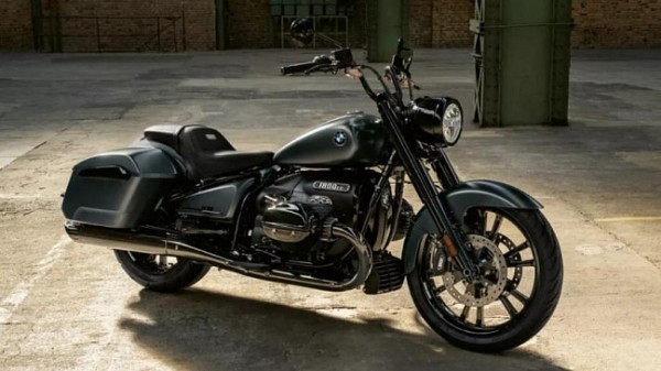 В Сети появился тизер на уникальный двухместный автомобиль от BMW