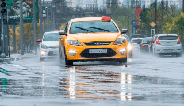 Закон о дополнительной страховке для водителей такси в России вызывает противоречия