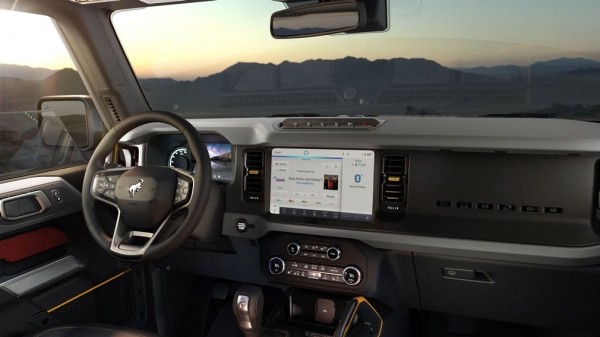 В Россию привезли легендарный Ford Bronco за 9,9 млн рублей В Россию привезли легендарный Ford Bronco за 9,9 млн рублей