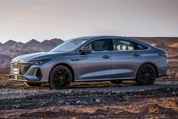 Chery Arrizo 8 для России: интерьер и комплектации