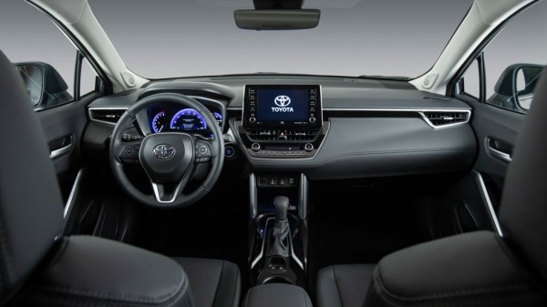 В РФ приехал новый очень экономичный кроссовер Toyota В РФ приехал новый очень экономичный кроссовер Toyota