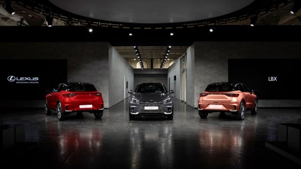 Lexus представил новый компактный кроссовер Lexus представил новый компактный кроссовер