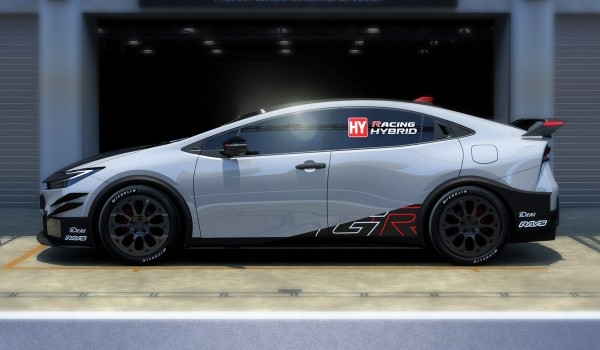 Новая Toyota Prius показана в драйверской версии