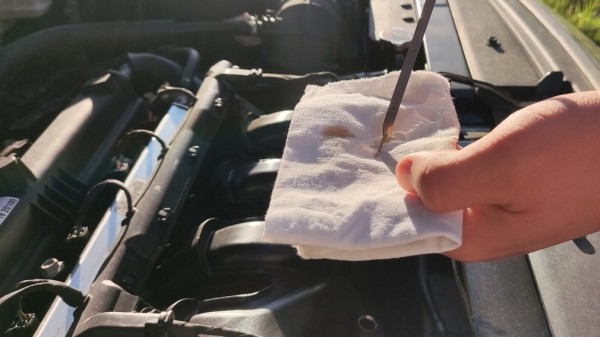 Эксперт объяснил, как часто надо менять масло в двигателе автомобиля