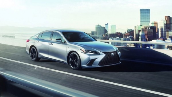 Дебютировал обновленный Lexus ES