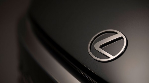 Lexus представил новый компактный кроссовер Lexus представил новый компактный кроссовер