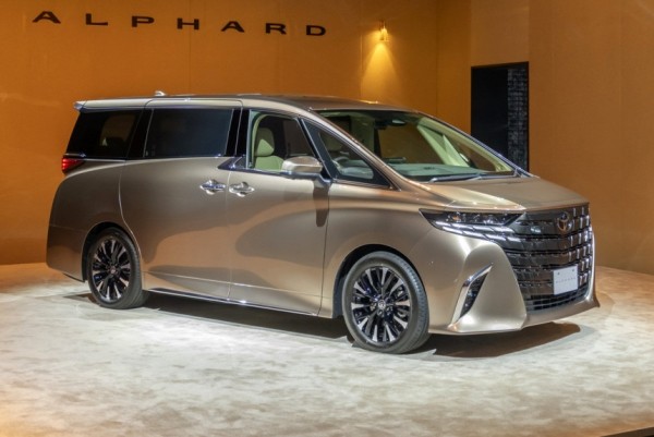 Минивэны Toyota Alphard и Vellfire: новое поколение Минивэны Toyota Alphard и Vellfire: новое поколение