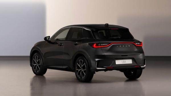 Lexus представил новый компактный кроссовер Lexus представил новый компактный кроссовер