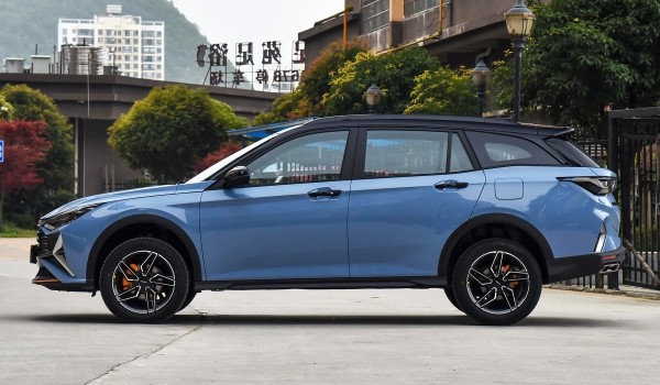 Dongfeng обновил седан и универсал Aeolus Yixuan Dongfeng обновил седан и универсал Aeolus Yixuan