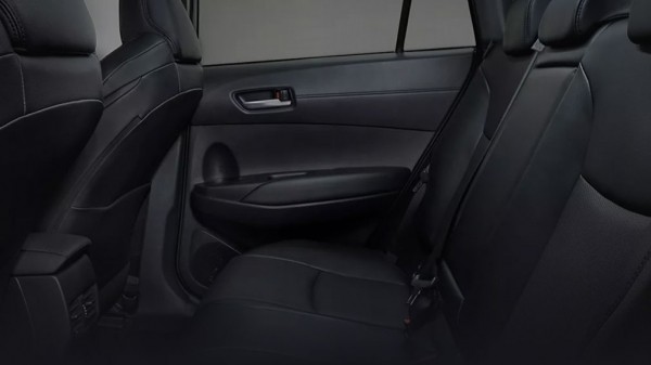 В РФ приехал новый очень экономичный кроссовер Toyota В РФ приехал новый очень экономичный кроссовер Toyota