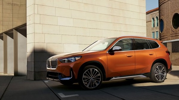 На рынке РФ появился новый кроссовер BMW X1