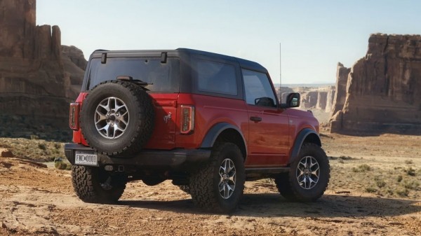 В Россию привезли легендарный Ford Bronco за 9,9 млн рублей В Россию привезли легендарный Ford Bronco за 9,9 млн рублей