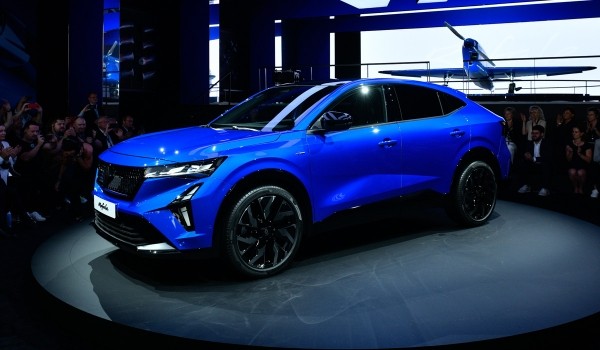 Представлен купеобразный кроссовер Renault Rafale Представлен купеобразный кроссовер Renault Rafale