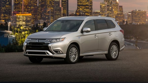 В Россию вернулся гибридный Mitsubishi Outlander PHEV В Россию вернулся гибридный Mitsubishi Outlander PHEV