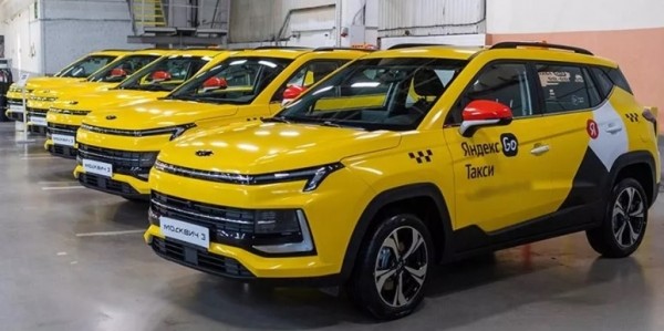 Aif.ru протестировал новое отечественное такси «Москвич 3»