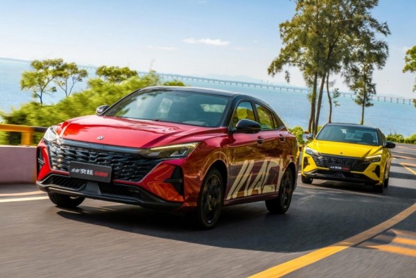 Dongfeng обновил седан и универсал Aeolus Yixuan Dongfeng обновил седан и универсал Aeolus Yixuan