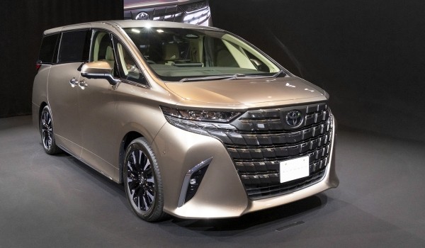 Минивэны Toyota Alphard и Vellfire: новое поколение Минивэны Toyota Alphard и Vellfire: новое поколение