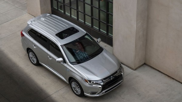 В Россию вернулся гибридный Mitsubishi Outlander PHEV В Россию вернулся гибридный Mitsubishi Outlander PHEV