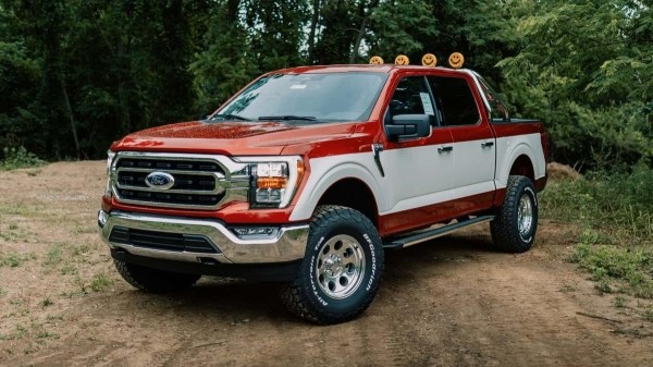 Дилер представил пикап Ford F-150 в стилистике 1980-х годов Дилер представил пикап Ford F-150 в стилистике 1980-х годов