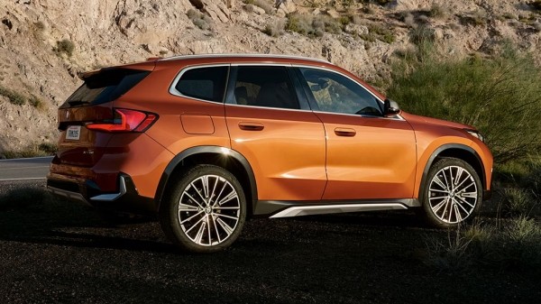 На рынке РФ появился новый кроссовер BMW X1