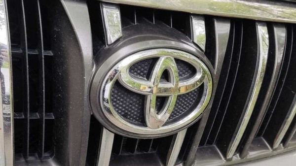 СМИ: новый Toyota Land Cruiser Prado получит три варианта внешности