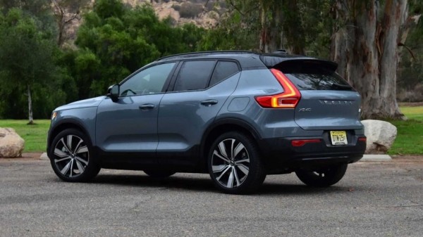 Электрический Volvo XC40 показал себя очень хорошо в "лосином тесте"
