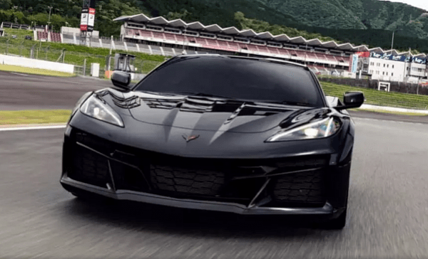 Fiberfab Centurion или сильно переделанный Corvette с "темным прошлым" Fiberfab Centurion или сильно переделанный Corvette с "темным прошлым"