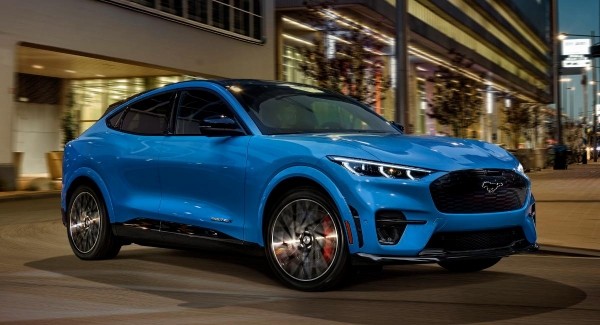 Какой из Mustang быстрее - электрический кроссовер Mustang Mach-E или спорткар Mustang GT? Какой из Mustang быстрее - электрический кроссовер Mustang Mach-E или спорткар Mustang GT?