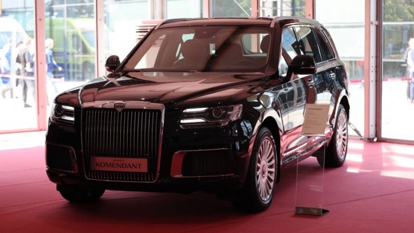 Компания Aurus продемонстрировала автомобиль и мотоцикл в рамках ПМЭФ Компания Aurus продемонстрировала автомобиль и мотоцикл в рамках ПМЭФ