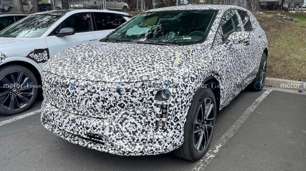 Компания Cadillac тестирует новый электрический кроссовер небольших размеров Компания Cadillac тестирует новый электрический кроссовер небольших размеров