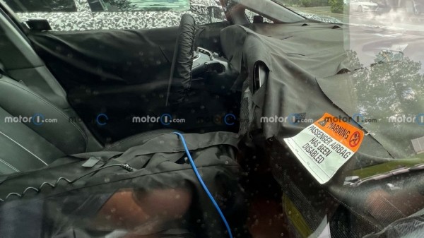 Компания Cadillac тестирует новый электрический кроссовер небольших размеров Компания Cadillac тестирует новый электрический кроссовер небольших размеров