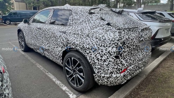 Компания Cadillac тестирует новый электрический кроссовер небольших размеров Компания Cadillac тестирует новый электрический кроссовер небольших размеров