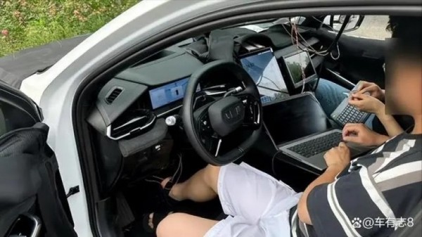 Компания Geely проводит испытания нового седана Preface Компания Geely проводит испытания нового седана Preface