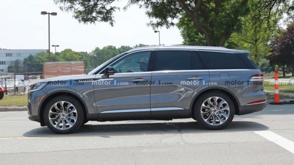 Компания Lincoln тестирует прототип роскошного кроссовера Lincoln Aviator 2024 Компания Lincoln тестирует прототип роскошного кроссовера Lincoln Aviator 2024