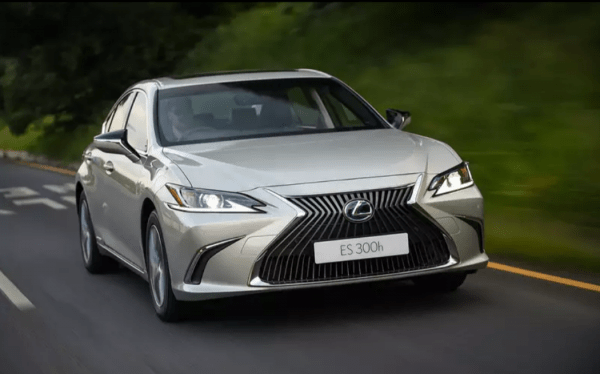 Новейший Lexus ES стал доступен на российском авторынке по стоимости от 3,5 млн рублей Новейший Lexus ES стал доступен на российском авторынке по стоимости от 3,5 млн рублей