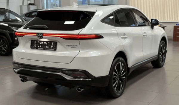 Новый кроссовер Toyota Venza появился на российском авторынке за 5,3 млн рублей