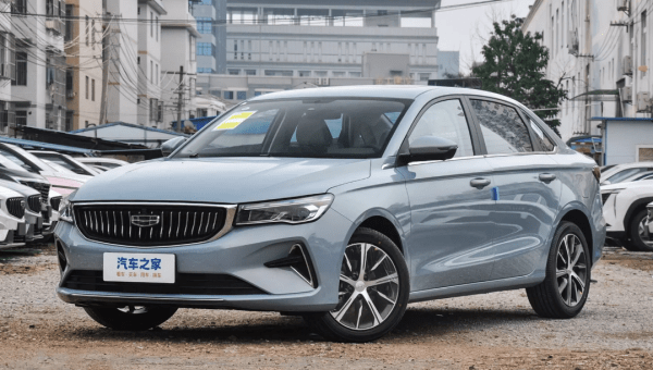 Обновлённый Geely Emgrand получил новый двигатель и расширенную цветовую гамму Обновлённый Geely Emgrand получил новый двигатель и расширенную цветовую гамму