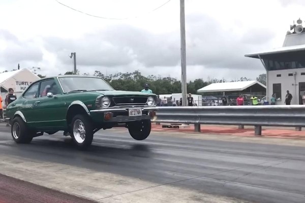 Под капотом этой Toyota Corolla 1972 года находится 450 л.с.