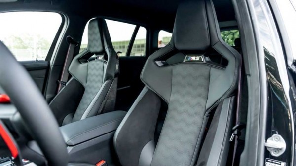 Тюнинг-ателье Manhart доработало BMW M3 Touring до 650 л.с. и покрасило универсал в ярко-синий оттенок