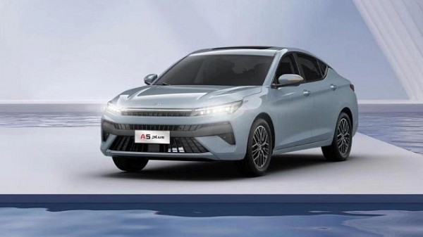 В Россию приедет недорогой седан JAC J4