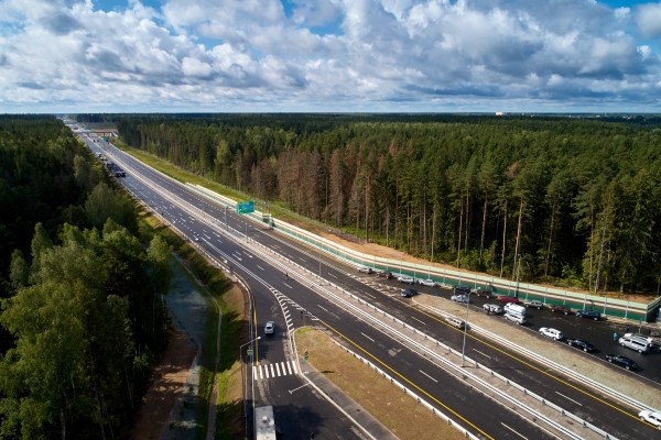 Владельцы автомашин Exeed из России получили право на бесплатный проезд по платным трассам