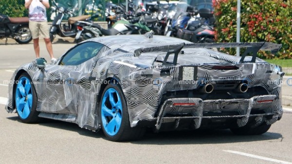 Замечен прототип модернизированного Ferrari SF90 с агрессивным аэродинамическим обвесом Замечен прототип модернизированного Ferrari SF90 с агрессивным аэродинамическим обвесом